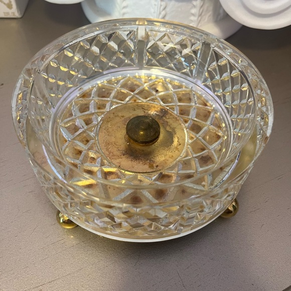 Round Brass Glass Ormolu Filigree Jewelry Casket Trinket Box - Picture 4 of 5